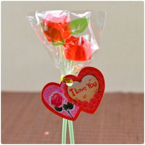 10g Double Rose shape lollipop Happyday love rose lollipop fruit flavor hard candy manufacturer factory price